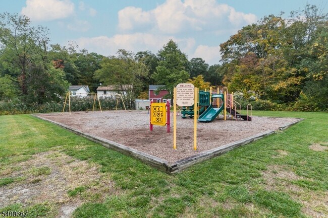 Building Photo - 74 E Shore Rd