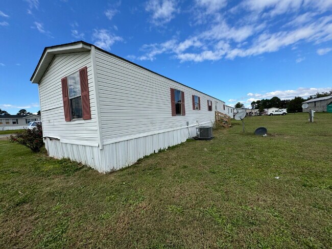 Building Photo - 3 BR | 2 BA Mobile Home in Pikeville *Trash Pick-Up Included*