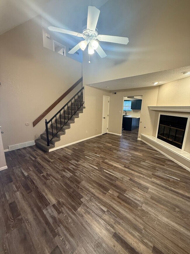 Building Photo - 708-710 SW 37th St Duplex