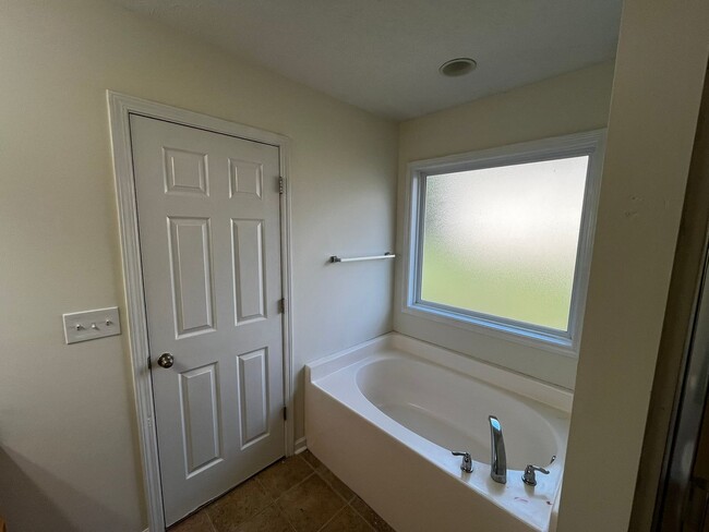 Building Photo - Cozy Home in Phenix City