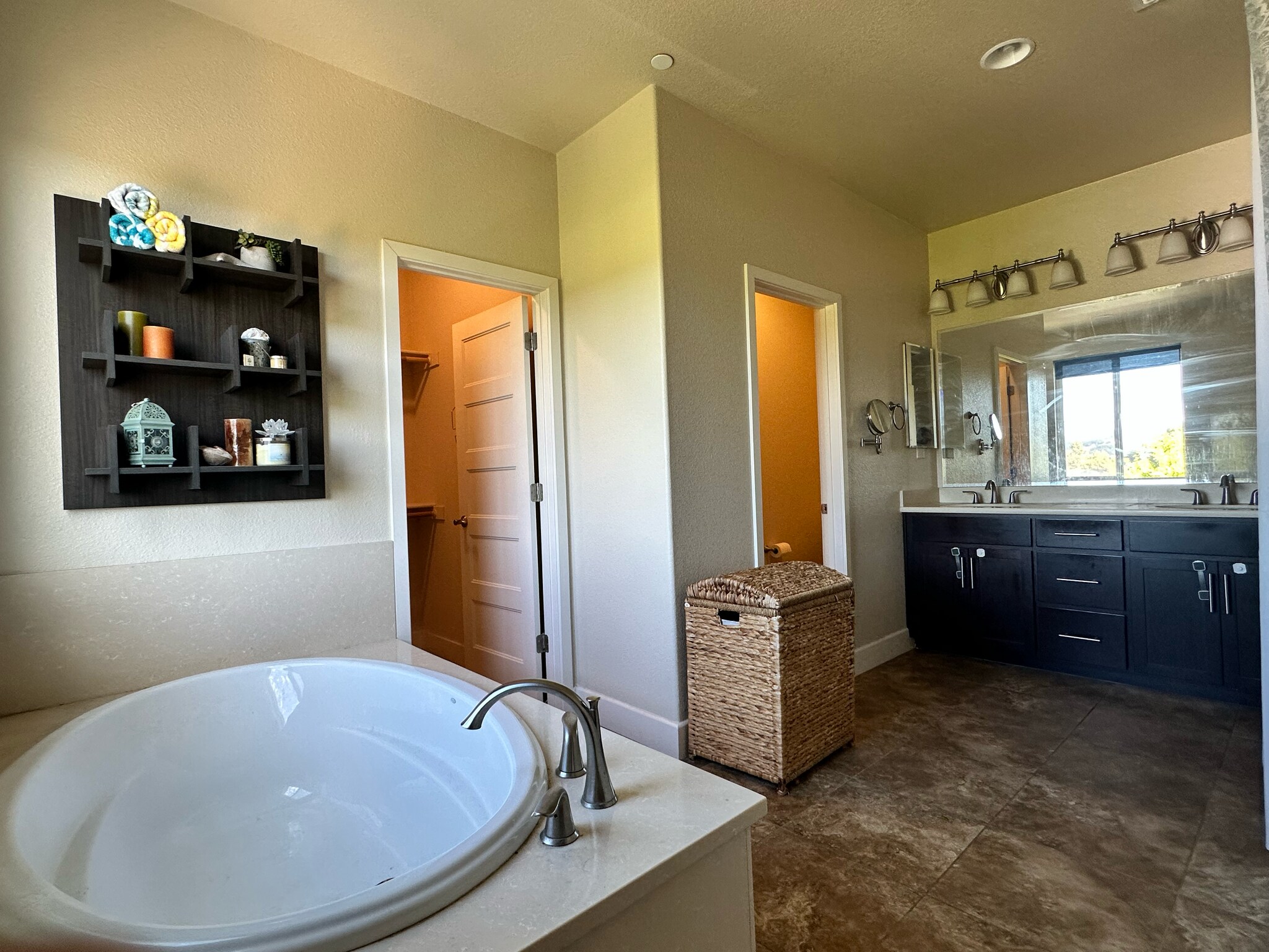 Building Photo - 6673 Tralee Village Dr