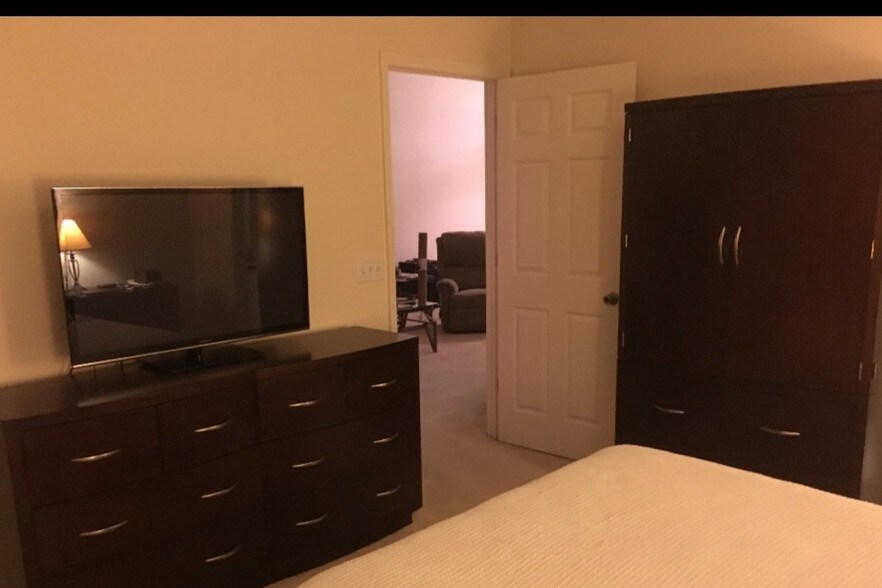 Building Photo - 175 Kings Hwy