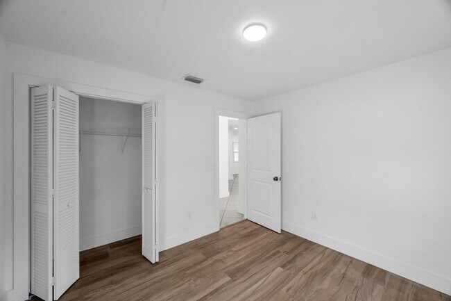 Building Photo - 2514 SE Alfonso Ave