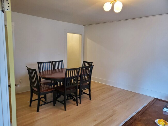 Building Photo - Laurel220 (KC-JF)