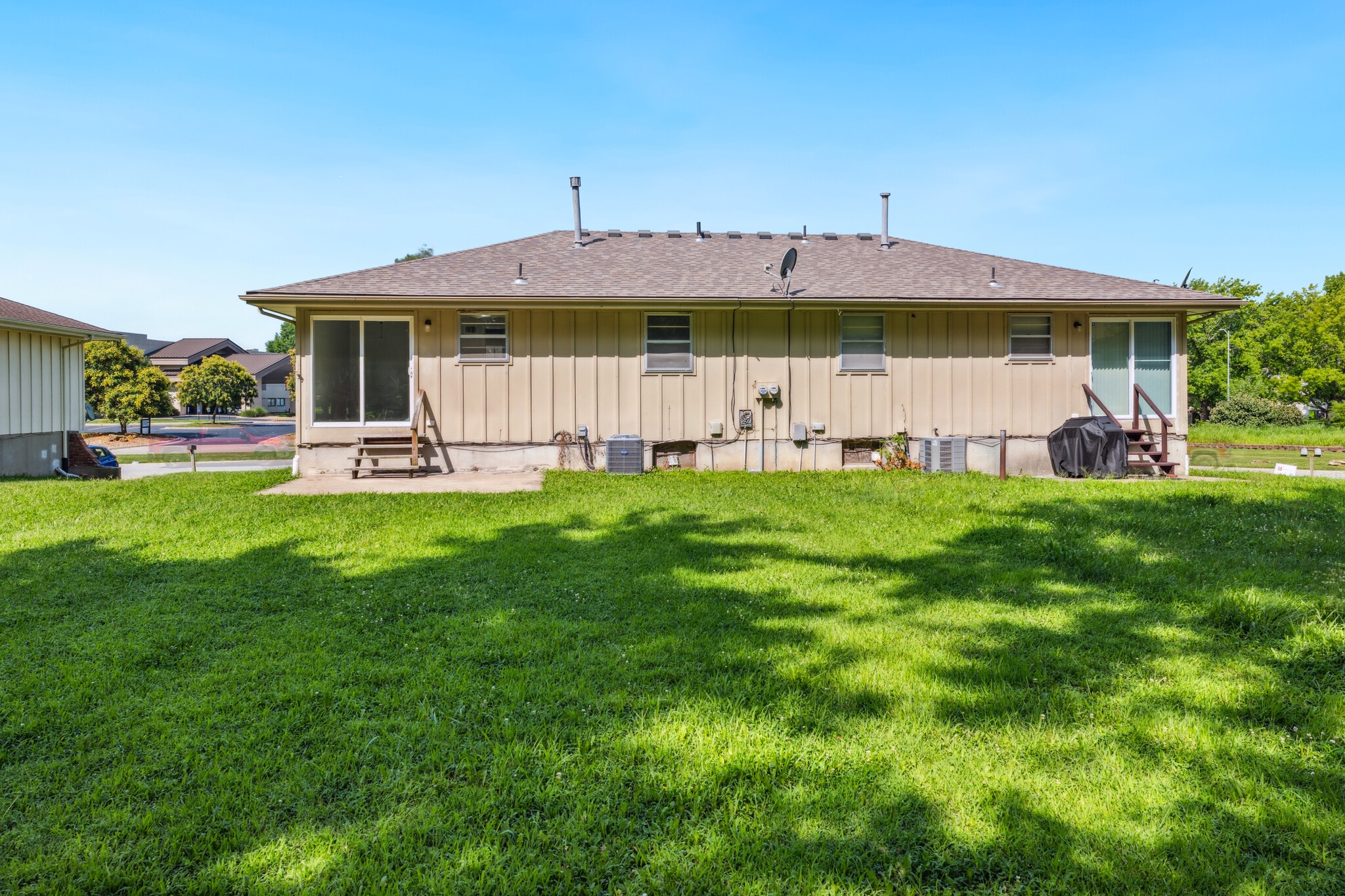 Building Photo - 16713 Bel Ray Blvd