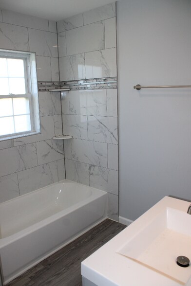 Building Photo - 1613 S Green River Rd