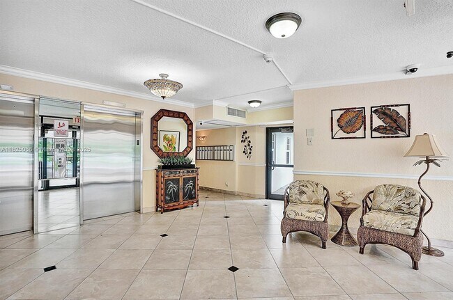 Building Photo - 535 Oaks Dr