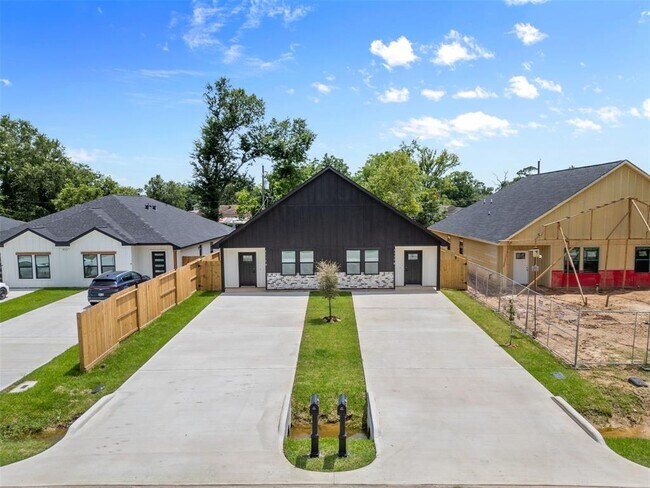 Building Photo - 9110 Everglade Dr