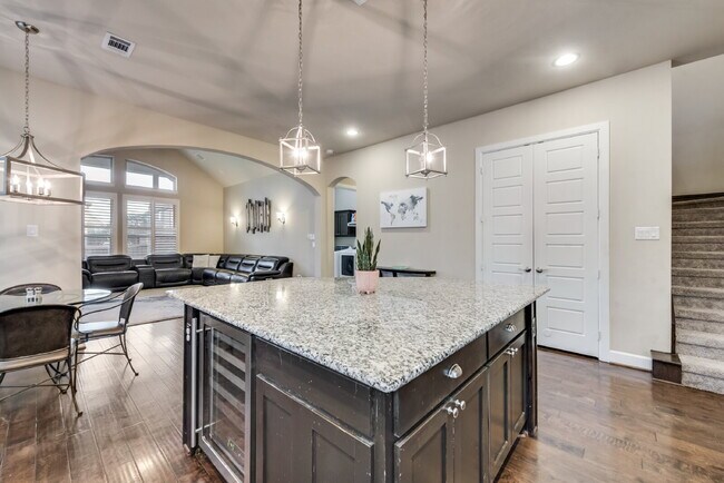 Building Photo - Welcome to your new 5 Bed-4 Bath home in t...