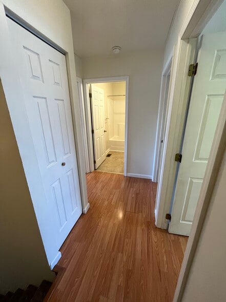 Building Photo - 9 - 13 E Verity St.