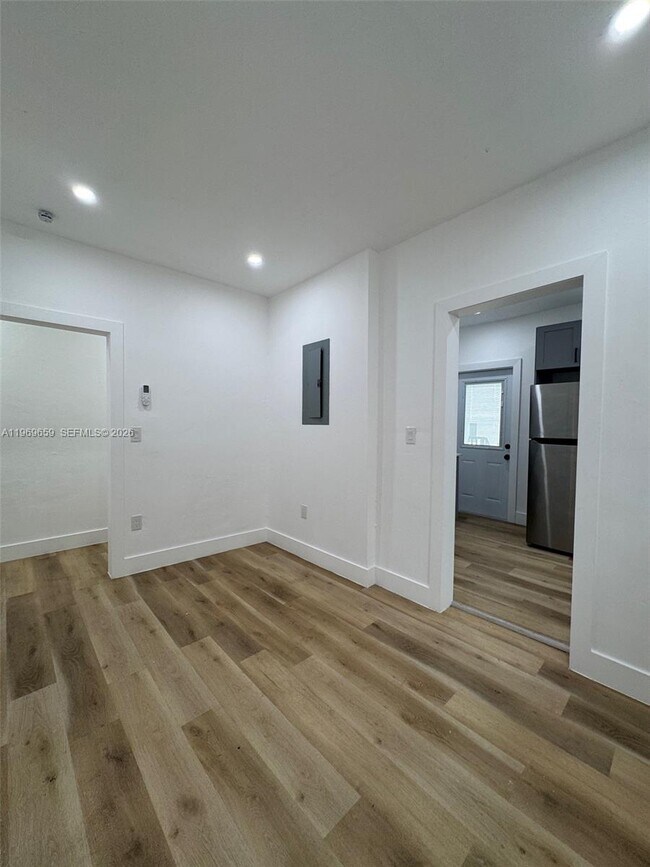 Building Photo - 4028 SW 11th St