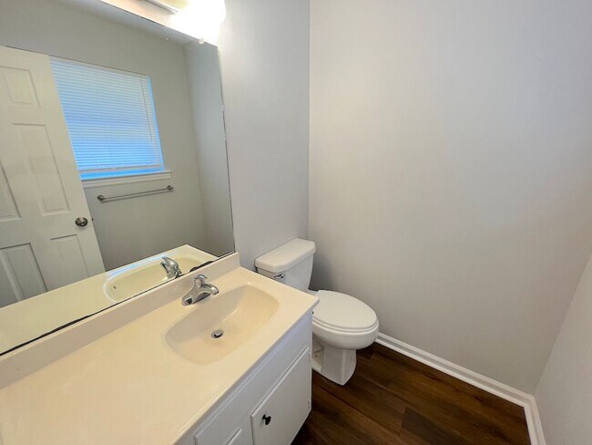 Building Photo - 3 BED | 2 BATH | SCREENED IN SUNROOM | SOUTHSIDE/VERNONBURG