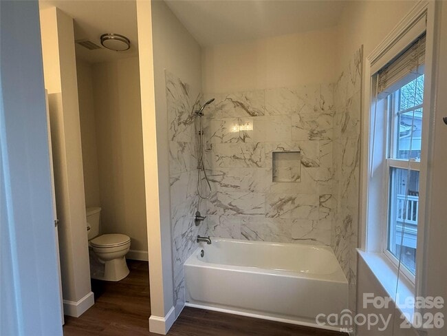 Building Photo - 9235 Island Overlook Ct