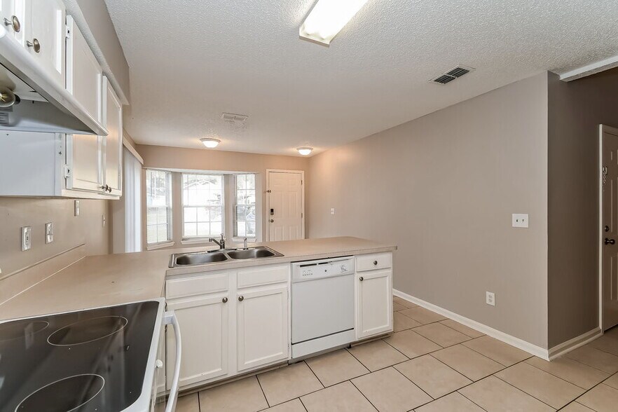 Building Photo - 9956 Somerset Grove Ln