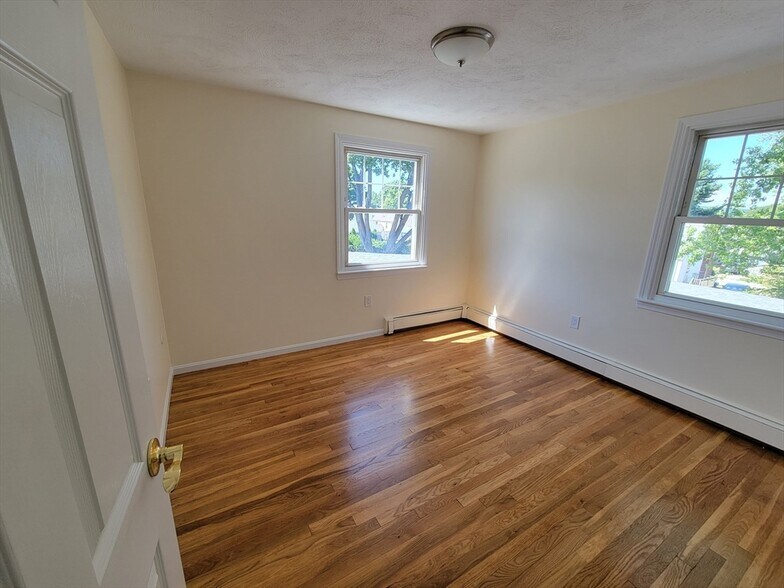 Building Photo - 17 Piermont St