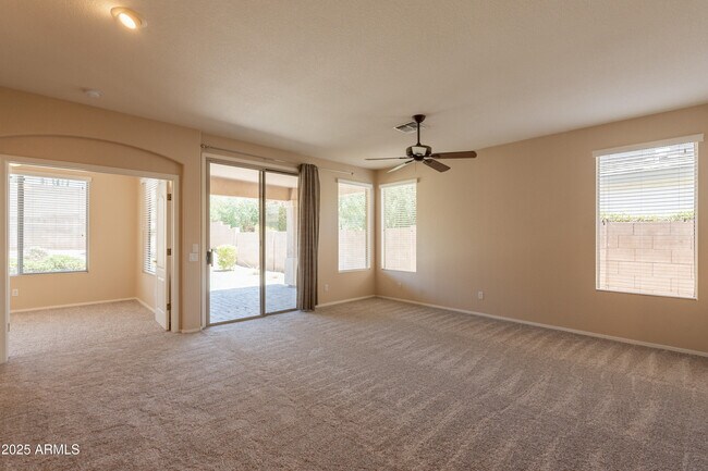 Building Photo - 1738 W Glenhaven Dr