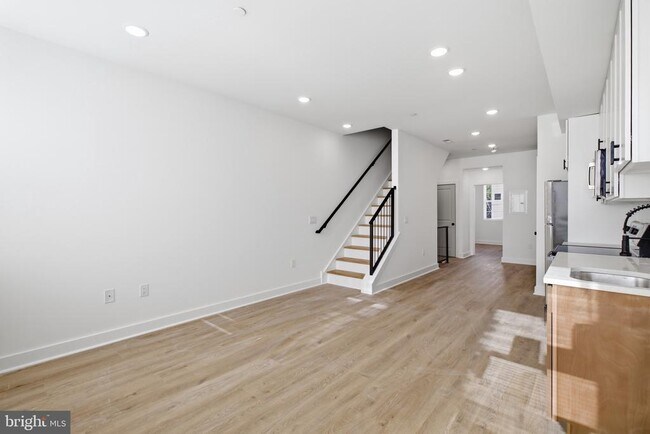 Building Photo - 2126 N Percy St