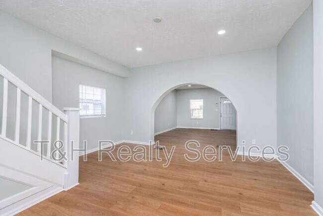 Building Photo - 326 Jefferson Ave