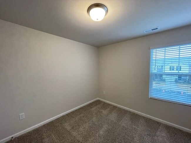 Building Photo - Like New Townhome in South & Main, Fuquay-Varina!