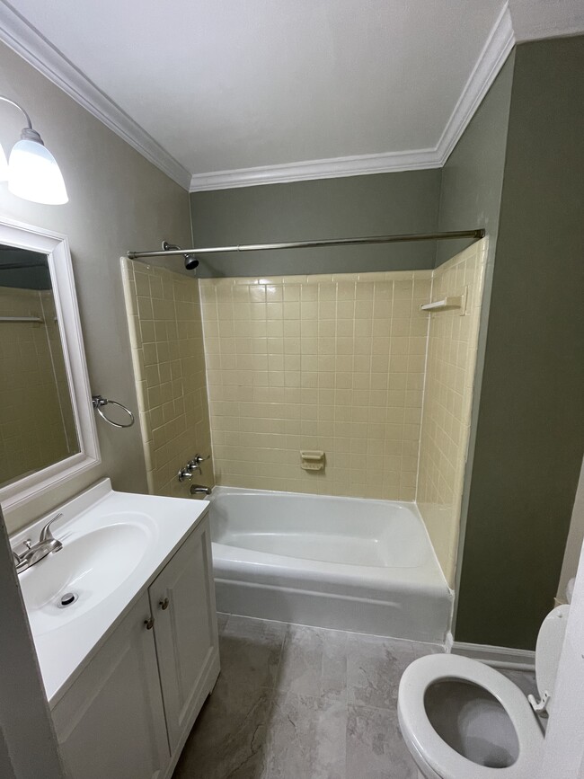 Building Photo - 250 Nixon Rd