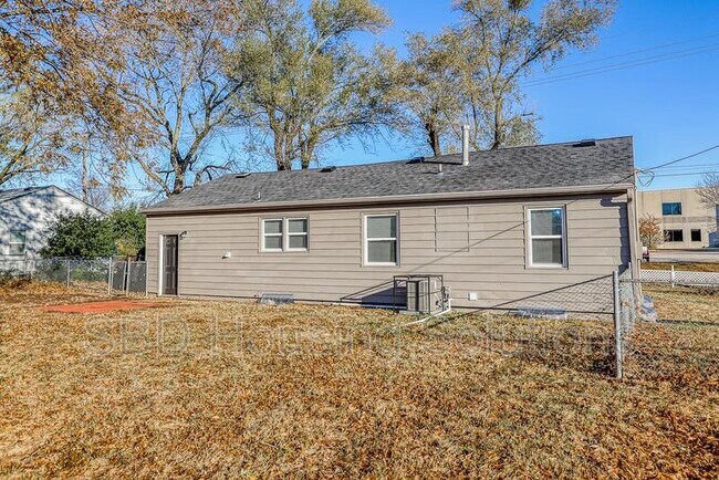 Building Photo - 4811 Martha Truman Rd