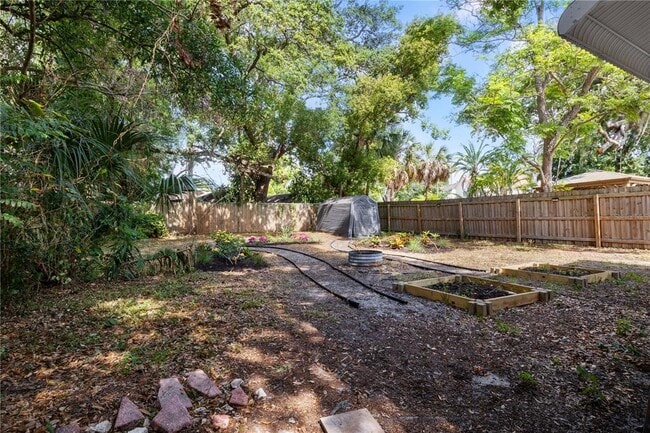 Building Photo - 918 16th St W