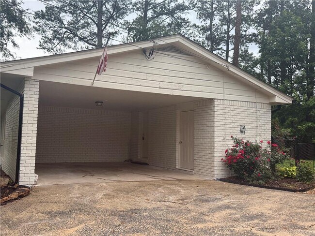 Building Photo - 2830 Idlewood Dr