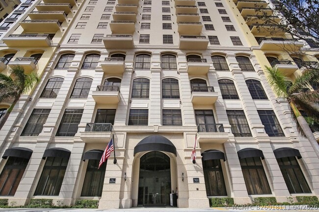 Building Photo - 701 S Olive Ave