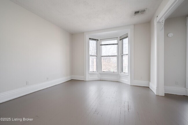 Building Photo - 1704 Rosewood Ave