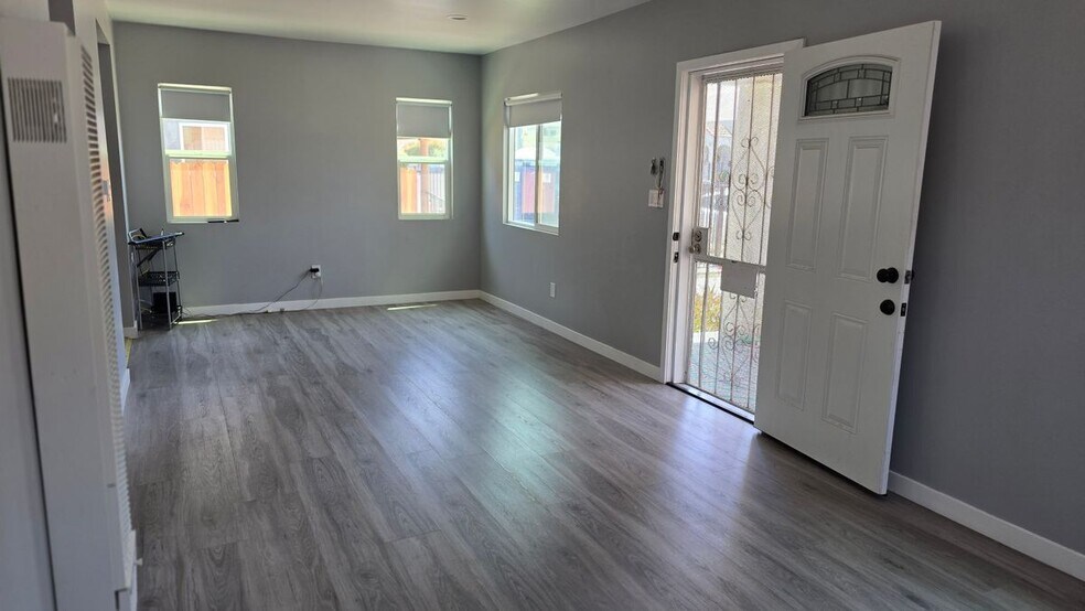Primary Photo - 6322 8th Ave