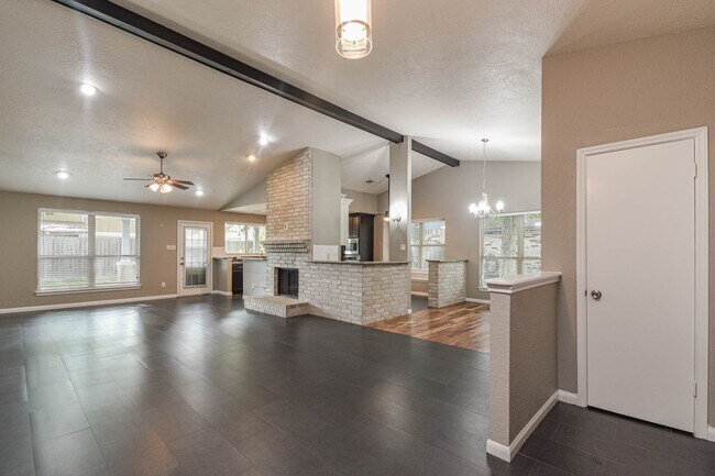 Building Photo - 8806 Lakeside Forest Dr