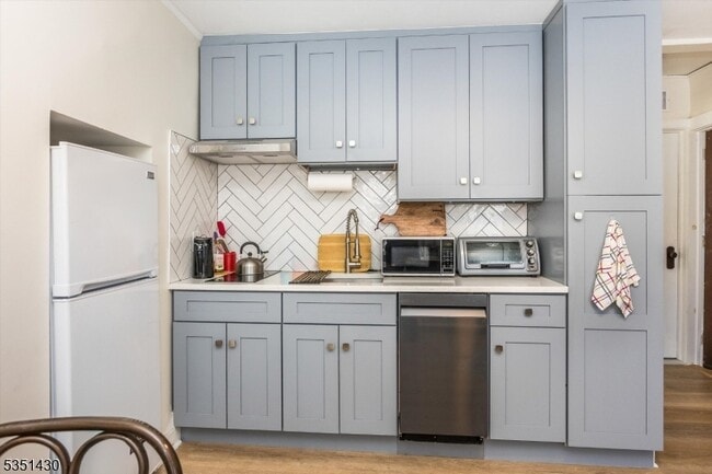 Building Photo - 6 Boyden Pkwy S