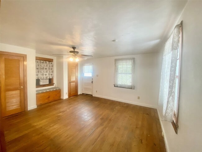 Building Photo - 5618 Avenue L Ave