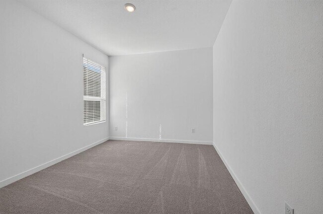 Building Photo - 328 Rockies Rd