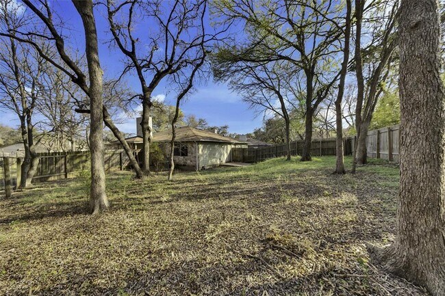 Building Photo - 9802 Hundred Oaks Cir