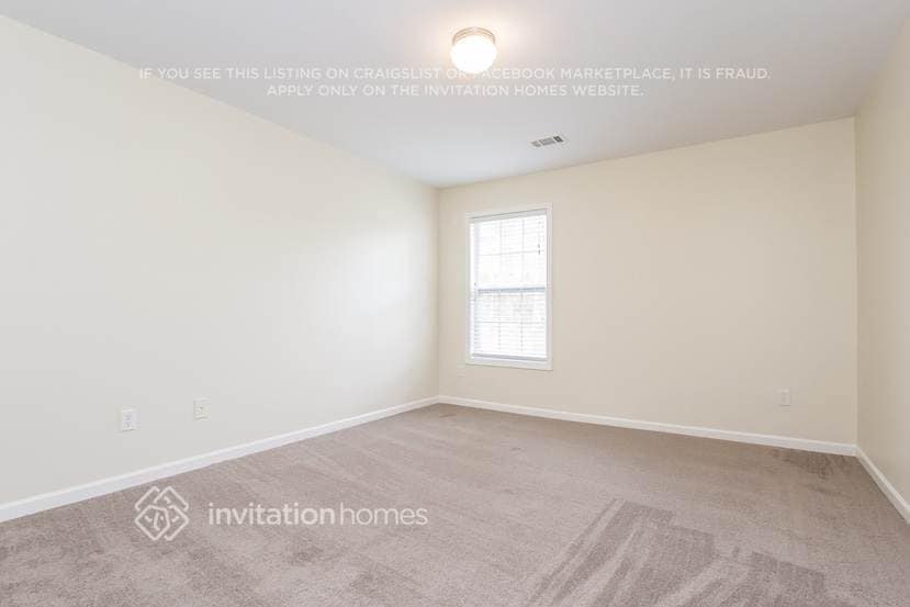 Building Photo - 372 Kyles Cir