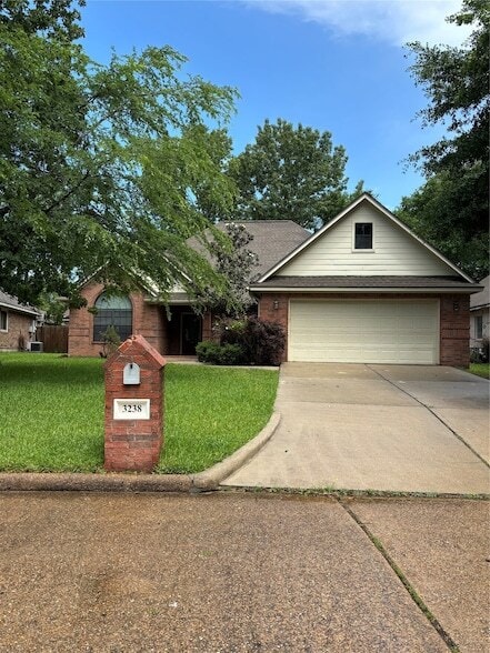 Building Photo - 3238 Glenforest Rd