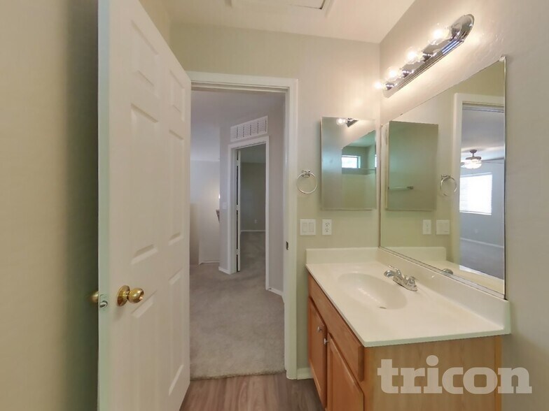 Building Photo - 2170 W Silver Creek Ln