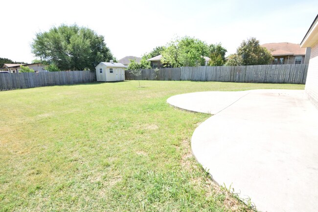 Building Photo - 900 Concho St