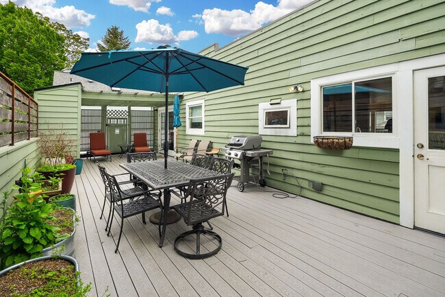 Building Photo - 401 W Galer St