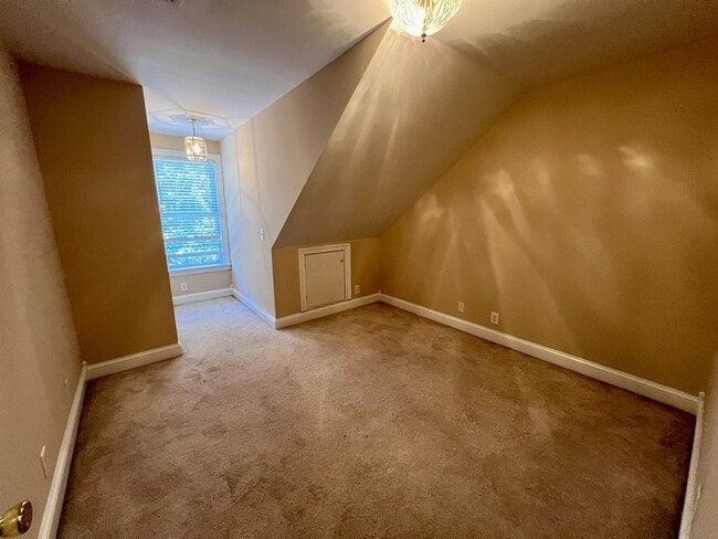 Building Photo - 3BR 2.5BA + Bonus Executive Townhome Near MTSU, FREE Lawn Care!