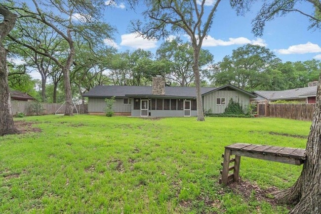 Building Photo - 9503 Castlewood Dr