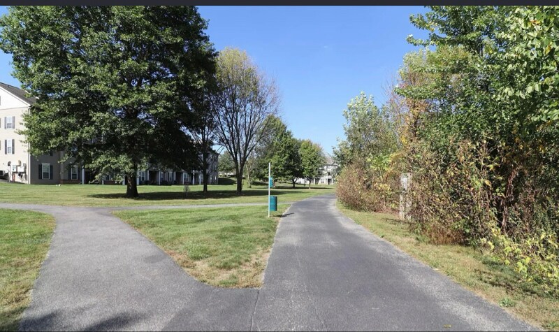 Building Photo - 641 Chickadee Dr