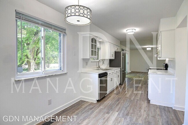 Building Photo - 4 br, 2.5 bath House - 589 Wilson Drive