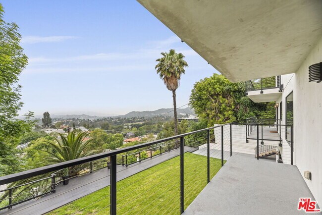 Building Photo - 105 Sequoia Dr