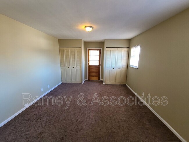 Building Photo - 2412 Mount Claire Ave