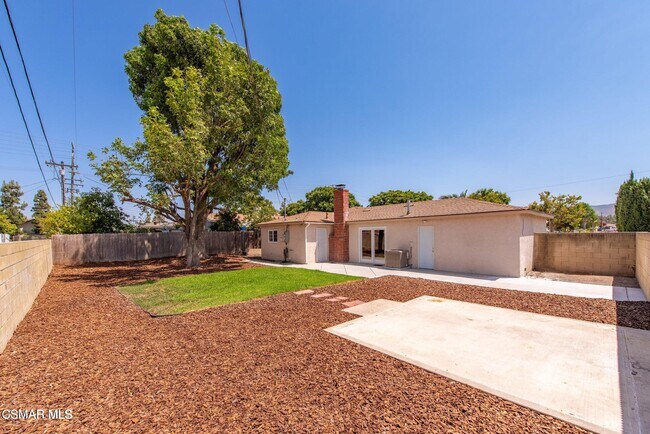 Building Photo - 1053 Ayhens St