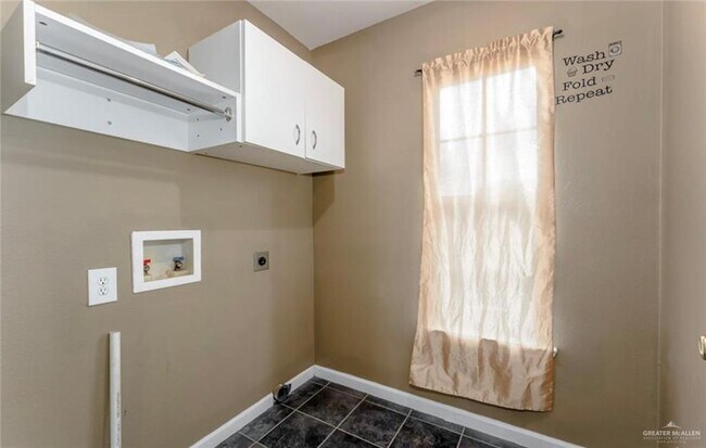 Building Photo - 12 Beatrice Ave