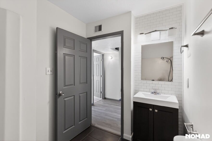 Building Photo - 1133 Kentucky St SE