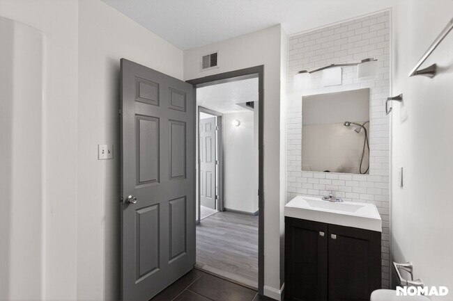 Building Photo - Charming 2BR 4plex in Albuquerque